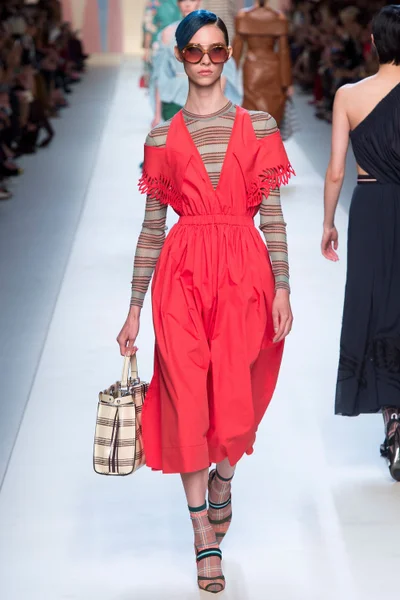 Look 32
